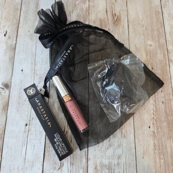 Anastasia Beverly Hills Liquid Lipstick and Makeup Sponge gift set - Picture 1 of 5